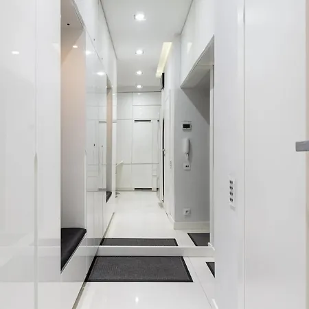 White & Parking Apartment *