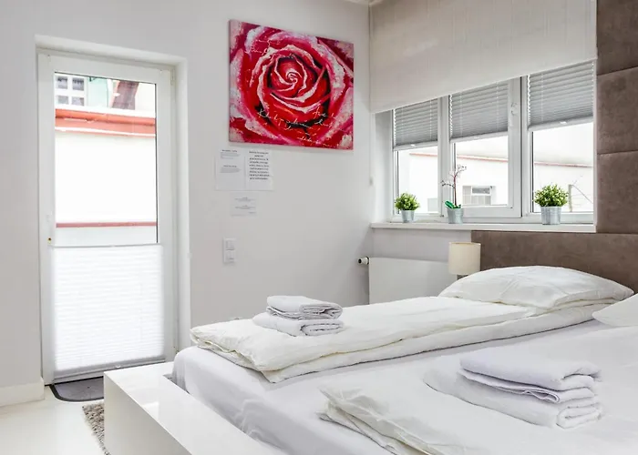 Апартаменти White *